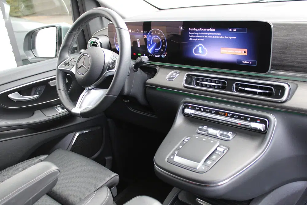 Mercedes-Benz EQV 300 L3 uit 2024, foto 3