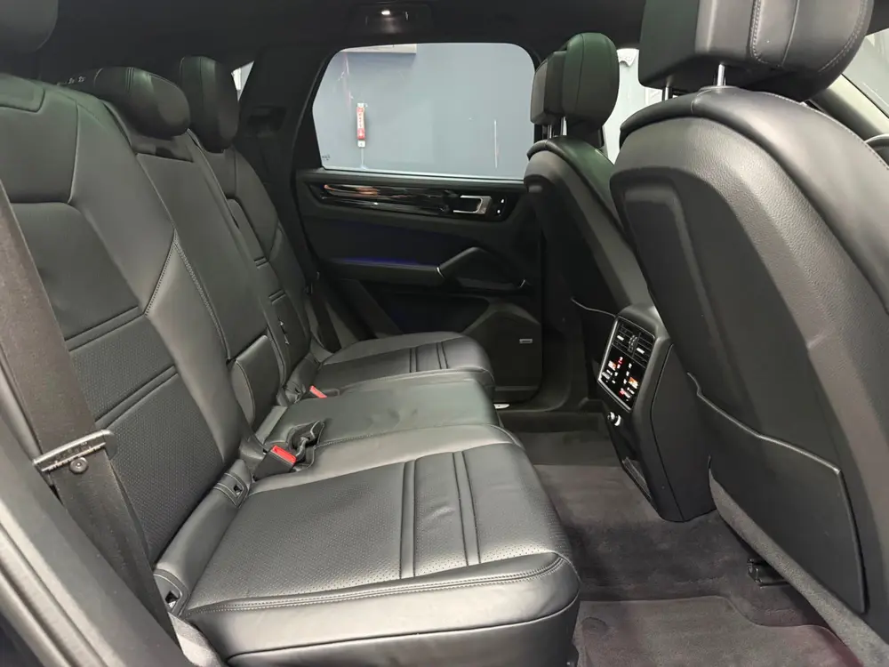 Porsche Cayenne 3.0 E-Hybrid l Bomvol l PDLS l Sport Chrono uit 2020, foto 14