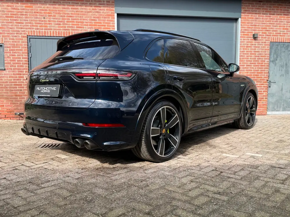 Porsche Cayenne 3.0 E-Hybrid l Bomvol l PDLS l Sport Chrono uit 2020, foto 2