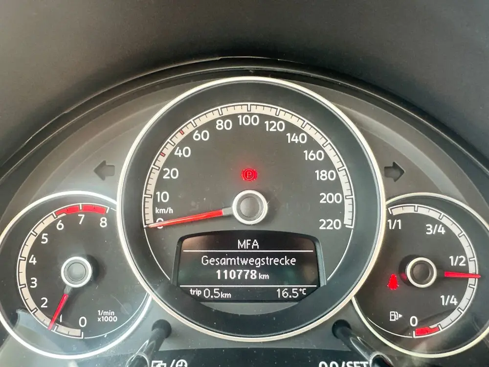 Volkswagen UP! 1.0 / AIRCO / STOELVERWARMING / CAMERA / CRUI uit 2021, foto 14