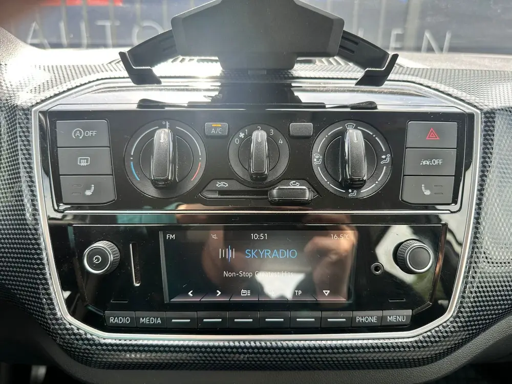 Volkswagen UP! 1.0 / AIRCO / STOELVERWARMING / CAMERA / CRUI uit 2021, foto 16