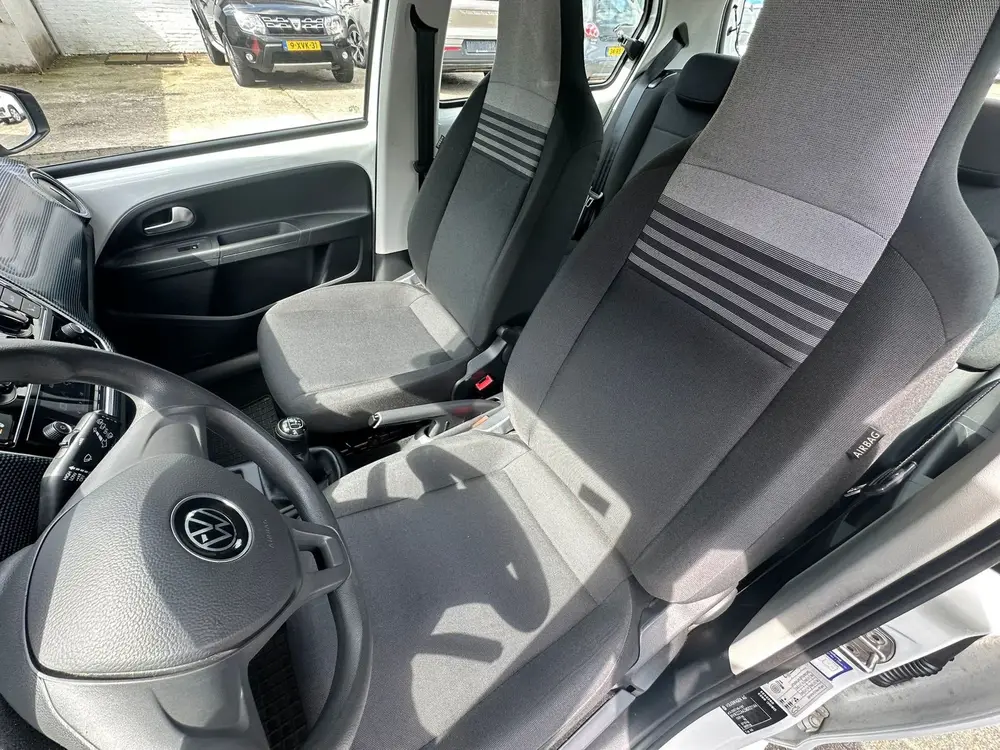Volkswagen UP! 1.0 / AIRCO / STOELVERWARMING / CAMERA / CRUI uit 2021, foto 20