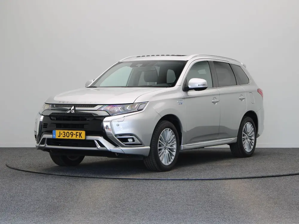 Mitsubishi Outlander 2.4 PHEV Instyle | Leder | Panorama dak uit 2020, foto 11