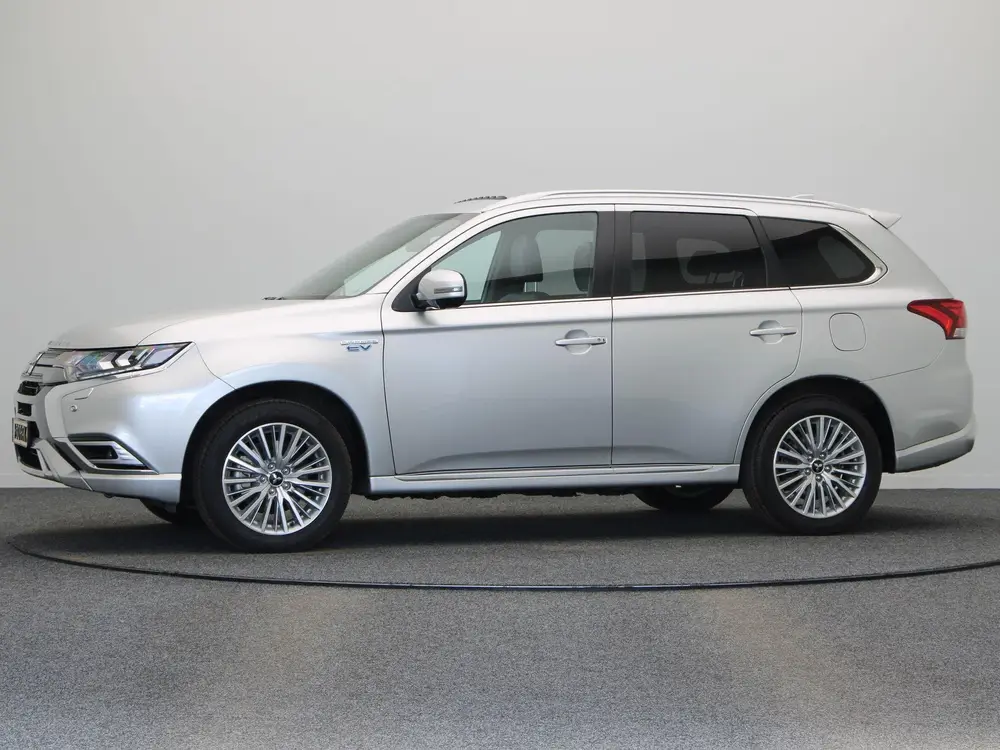 Mitsubishi Outlander 2.4 PHEV Instyle | Leder | Panorama dak uit 2020, foto 13