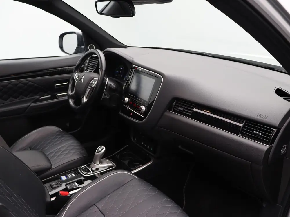 Mitsubishi Outlander 2.4 PHEV Instyle | Leder | Panorama dak uit 2020, foto 16