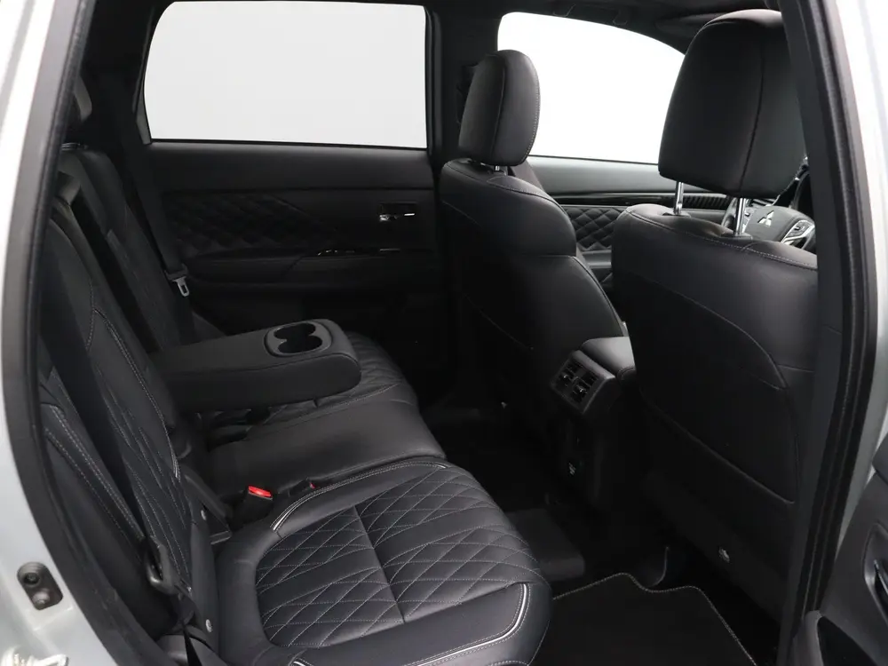Mitsubishi Outlander 2.4 PHEV Instyle | Leder | Panorama dak uit 2020, foto 9