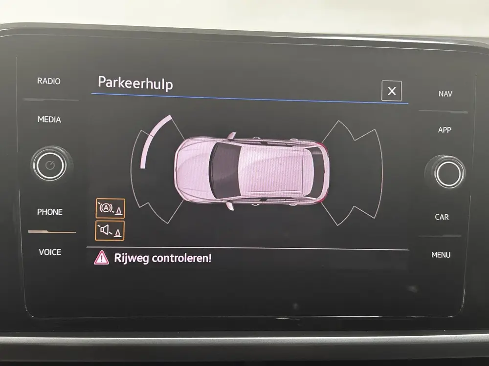 Volkswagen T-Roc 1.0 TSI Life | NAVIGATIE | PARKEERSENSOREN uit 2022, foto 11