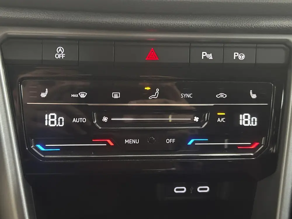 Volkswagen T-Roc 1.0 TSI Life | NAVIGATIE | PARKEERSENSOREN uit 2022, foto 12