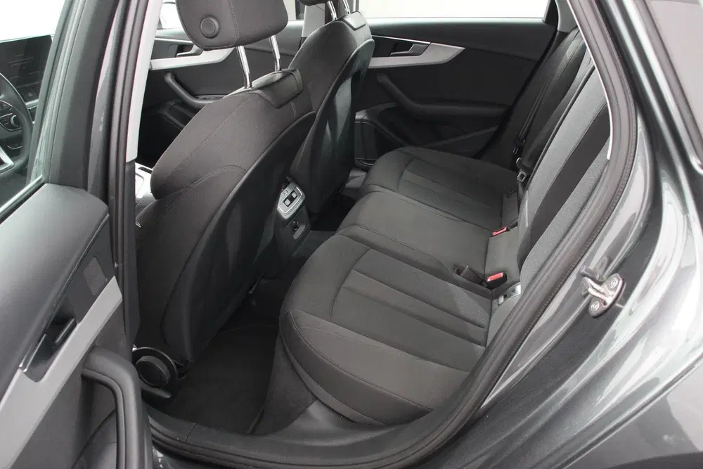 Audi A4 40 TFSI 204 pk S-tronic S Line Plus Naviga uit 2022, foto 12