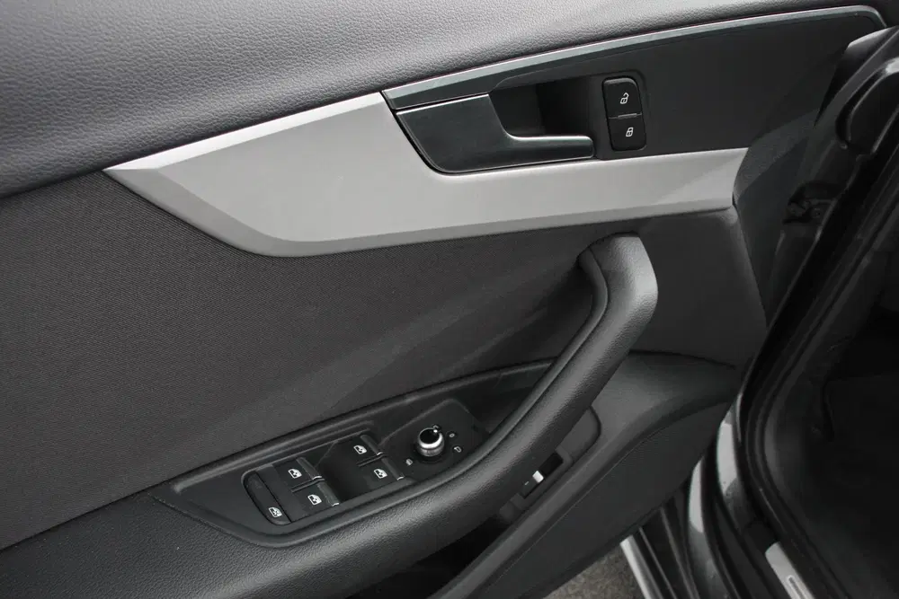 Audi A4 40 TFSI 204 pk S-tronic S Line Plus Naviga uit 2022, foto 13