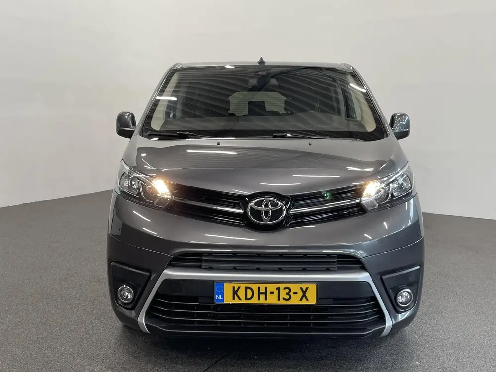 Toyota Proace Luxury L2 8persoons PERSONENBUS uit 2022, foto 2