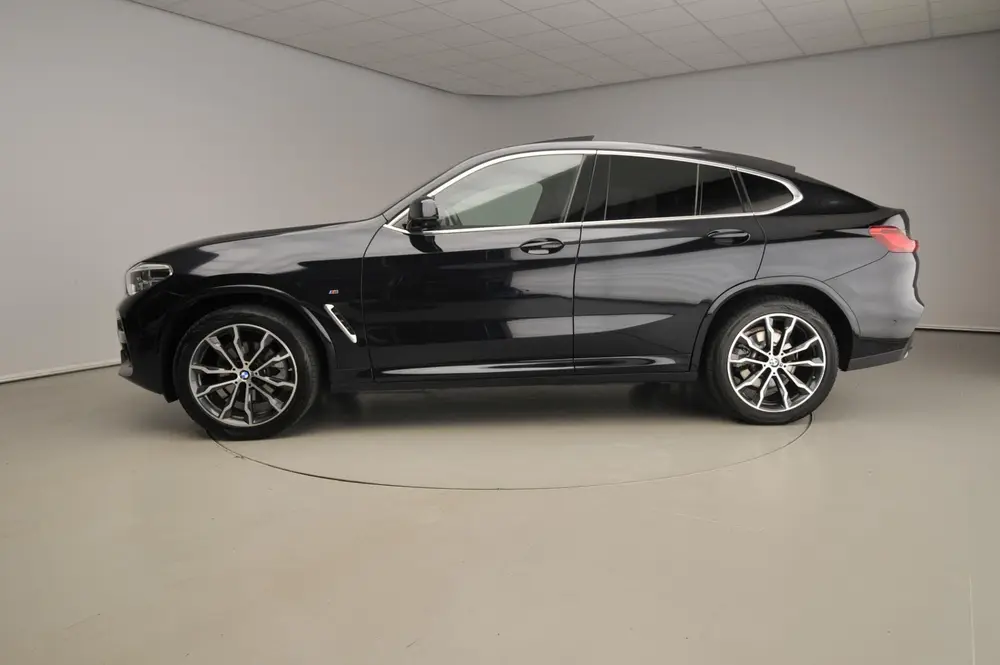 BMW X4 xDrive20i uit 2021, foto 2