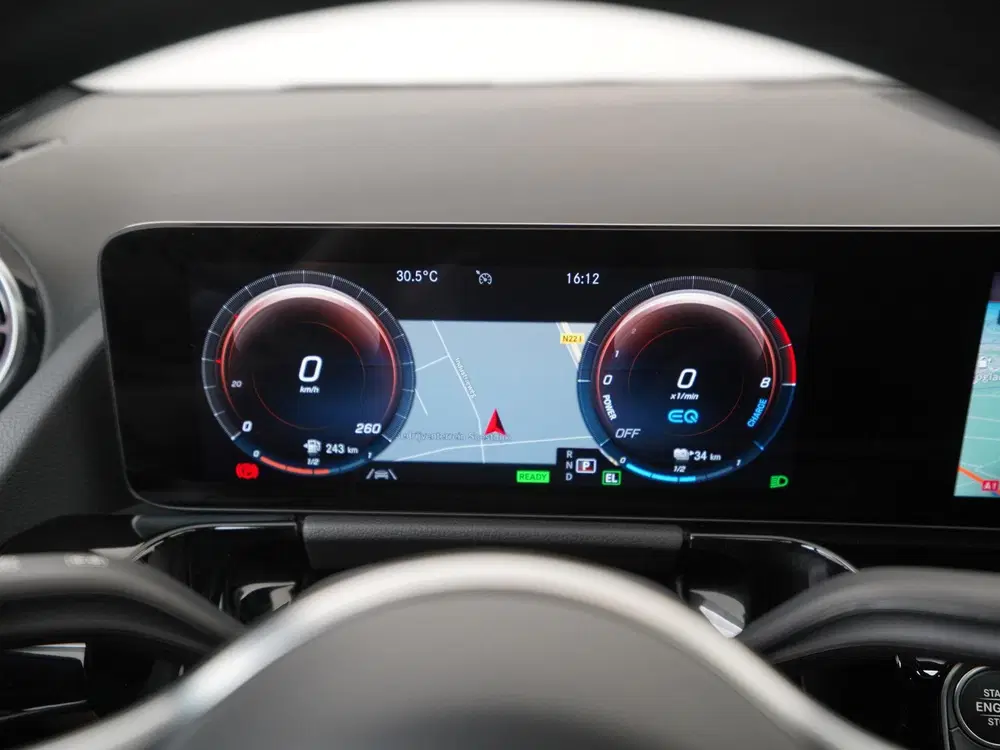 Mercedes-Benz GLA 250e Progressive Night uit 2022, foto 10