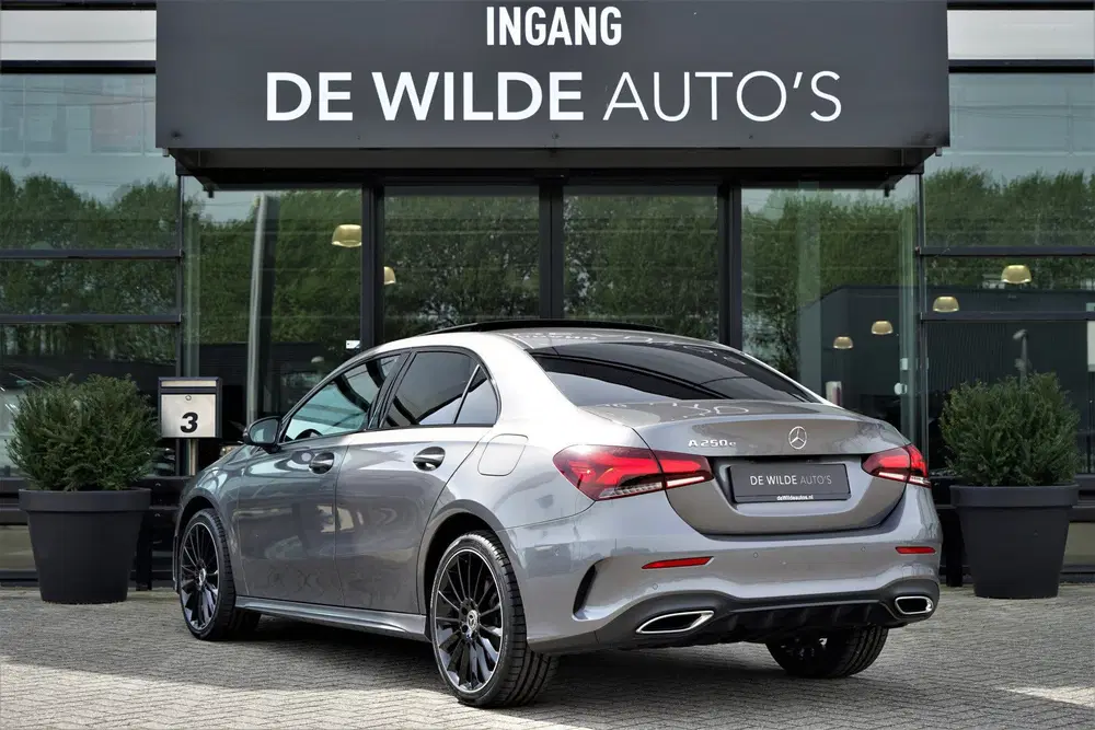 Mercedes-Benz A-Klasse 250 e AMG 218pk Pano Camera Sfeerverl uit 2022, foto 2