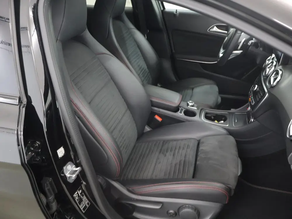 Mercedes-Benz GLA 180 Business Solution AMG Limited uit 2019, foto 10