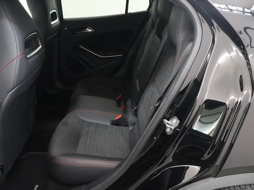 Mercedes-Benz GLA 180 Business Solution AMG Limited uit 2019, foto 11