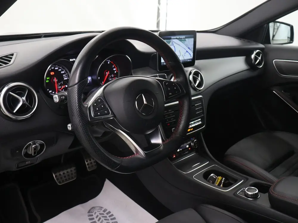 Mercedes-Benz GLA 180 Business Solution AMG Limited uit 2019, foto 7