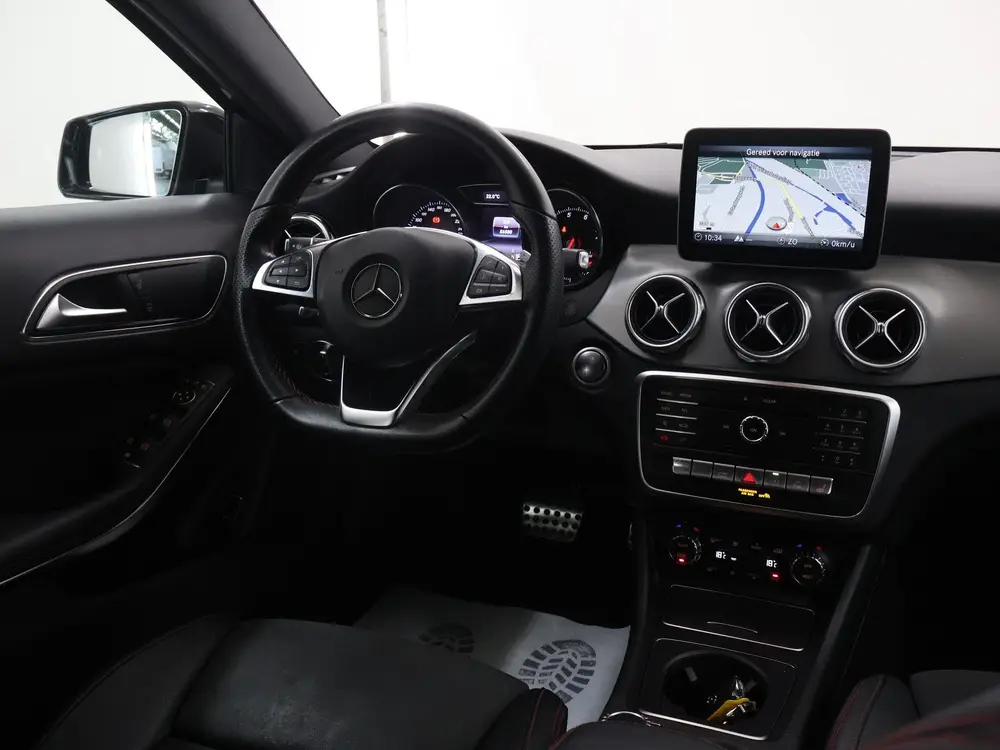 Mercedes-Benz GLA 180 Business Solution AMG Limited uit 2019, foto 9