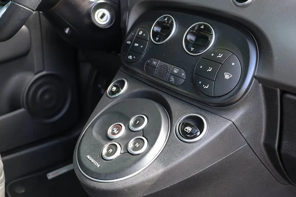 Fiat 500 1.4 T-Jet Abarth Turismo 165pk - Panorama - Grigio uit 2019, foto 16