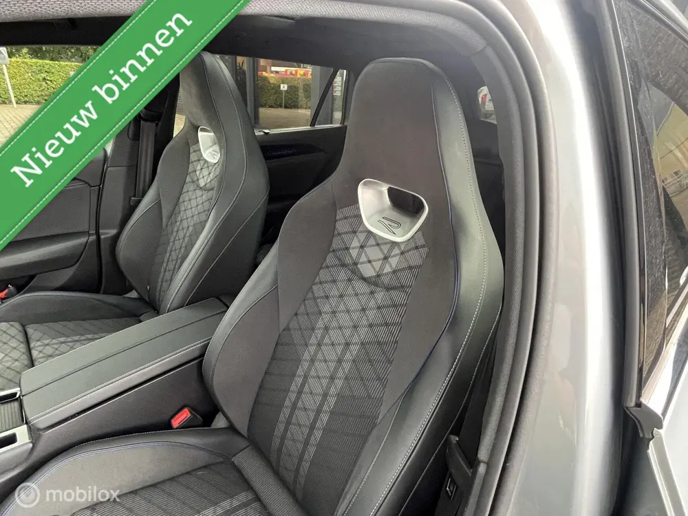 Volkswagen Passat Variant 1.5 eTSI R-Line Business uit 2024, foto 10