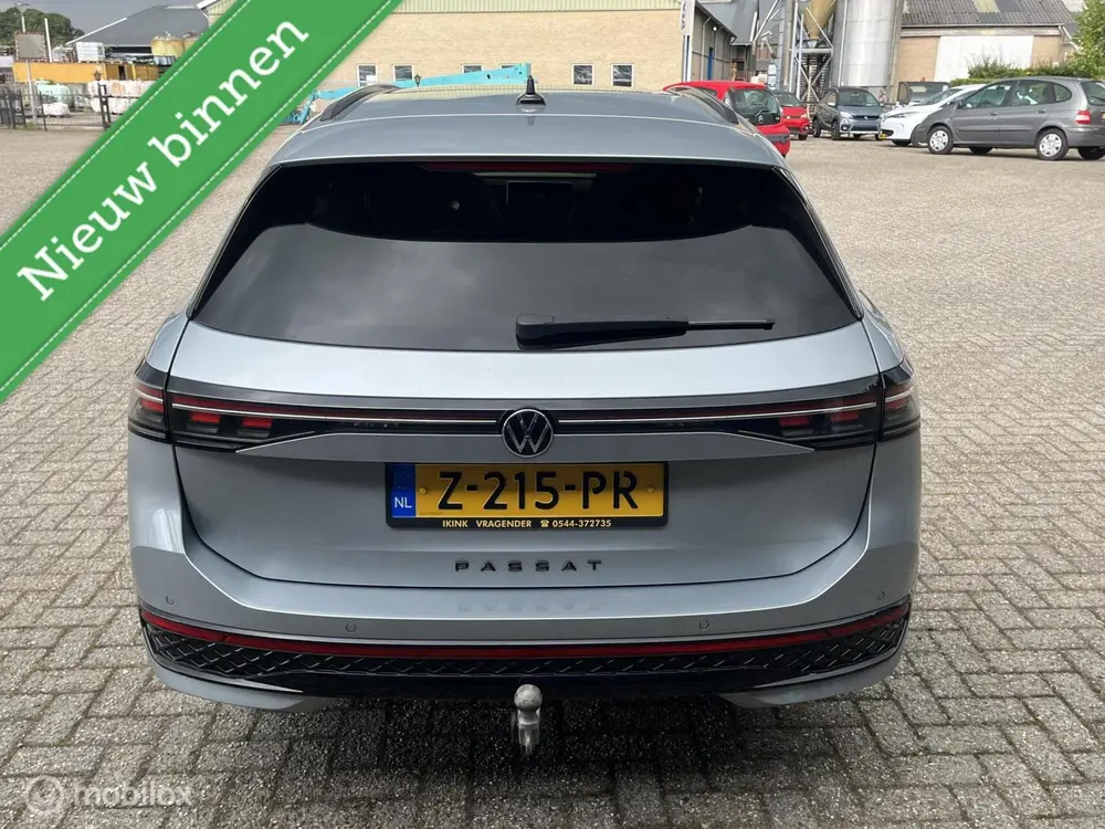 Volkswagen Passat Variant 1.5 eTSI R-Line Business uit 2024, foto 4
