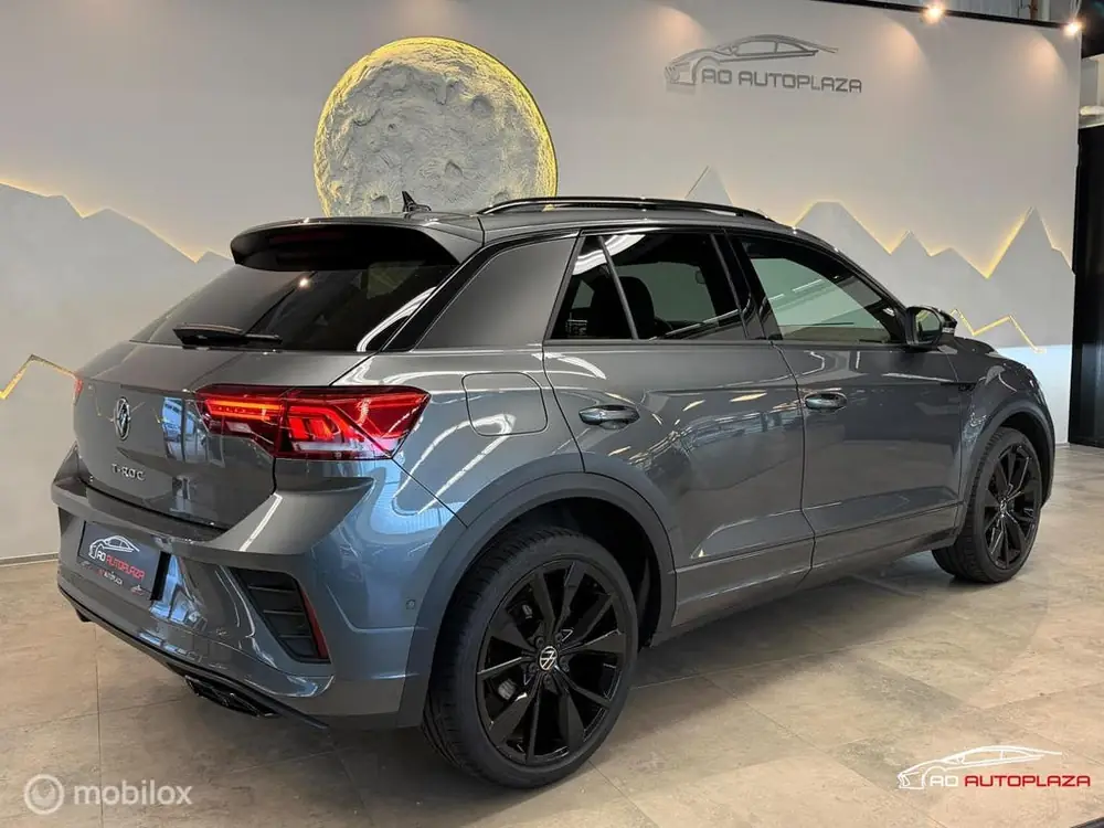Volkswagen T-Roc 1.5 TSI 3x R-Line Panorama/Black Style/Trek uit 2023, foto 2