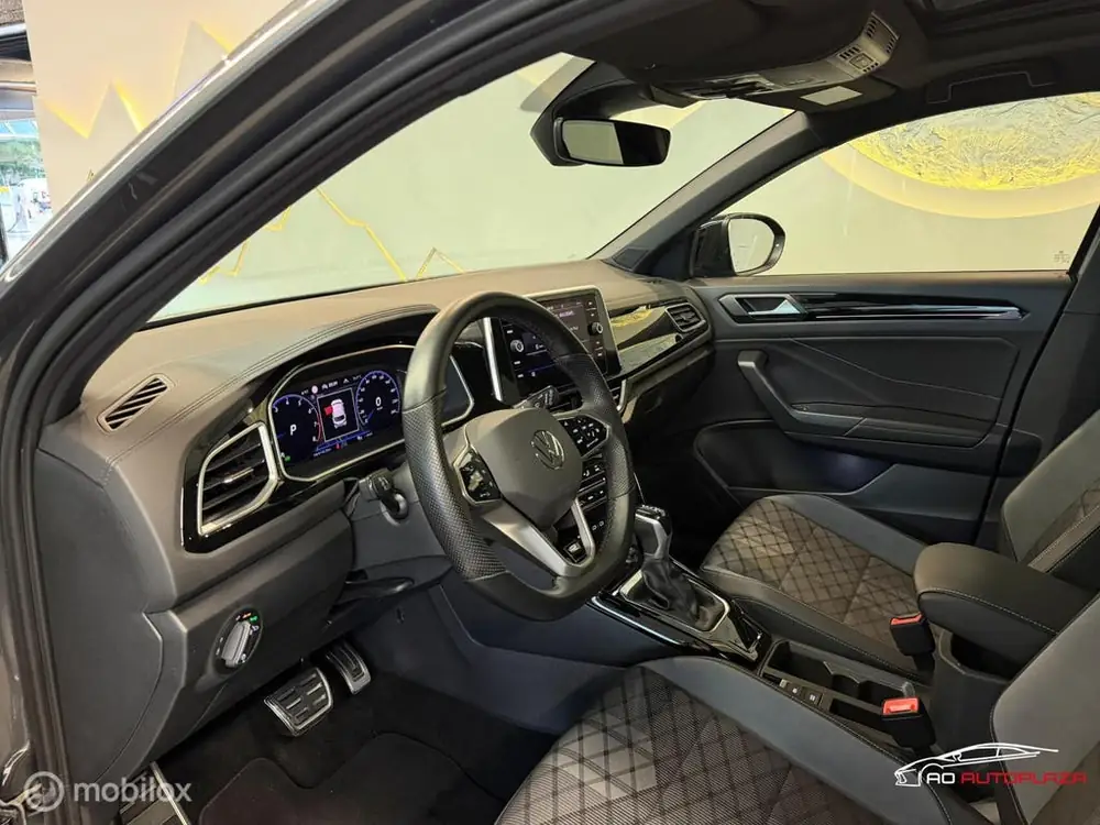 Volkswagen T-Roc 1.5 TSI 3x R-Line Panorama/Black Style/Trek uit 2023, foto 3