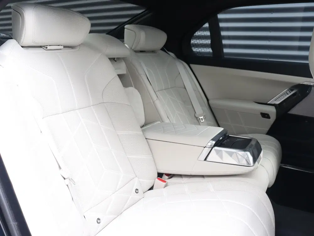 BMW i7 xDrive60 uit 2025, foto 10