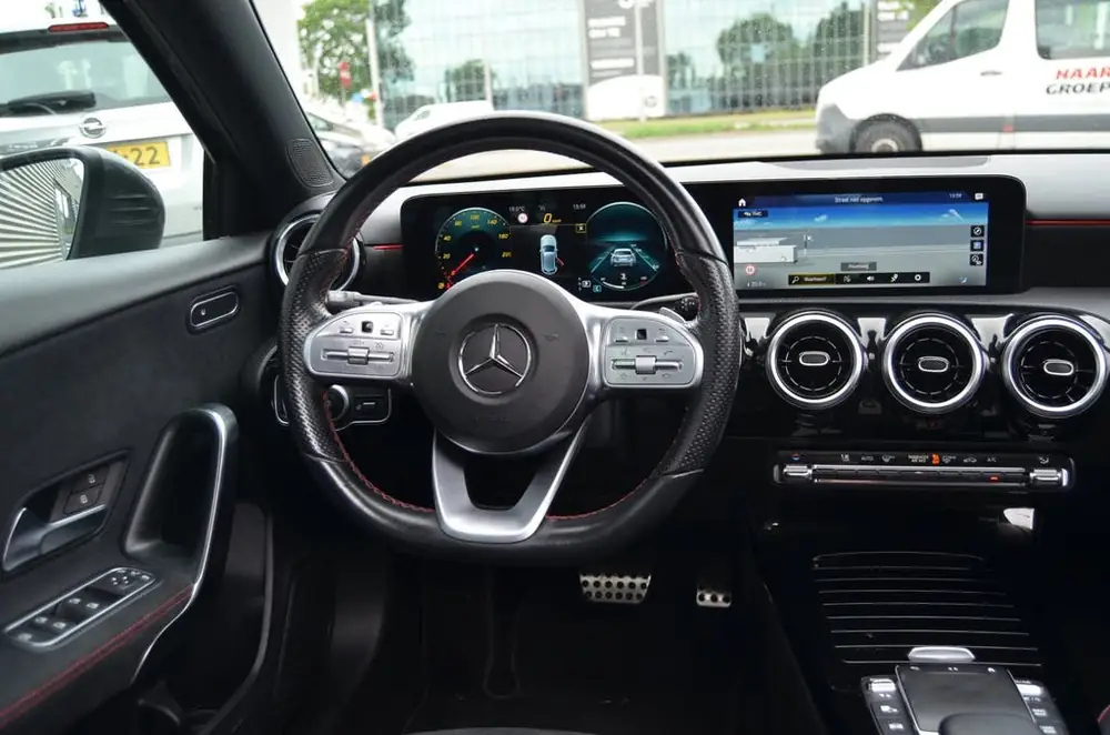 Mercedes-Benz A-Klasse AMG 180 Business Solution AMG|PANORAM uit 2021, foto 2