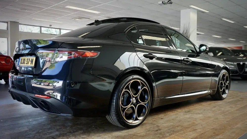 Alfa Romeo Giulia 2.0 T GME AWD Veloce Intensa uit 2025, foto 13