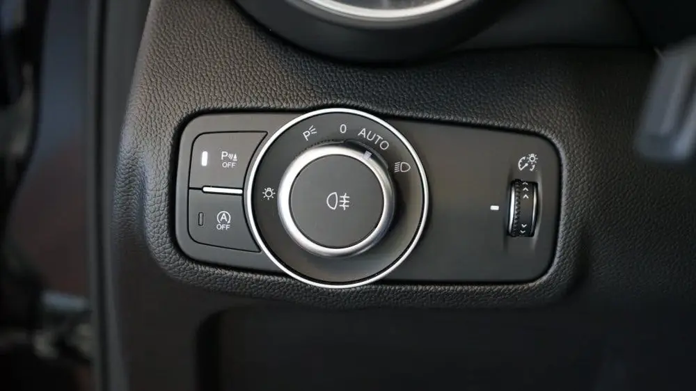 Alfa Romeo Giulia 2.0 T GME AWD Veloce Intensa uit 2025, foto 18