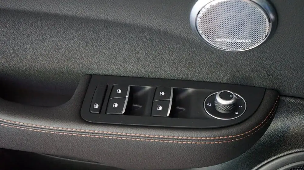 Alfa Romeo Giulia 2.0 T GME AWD Veloce Intensa uit 2025, foto 19