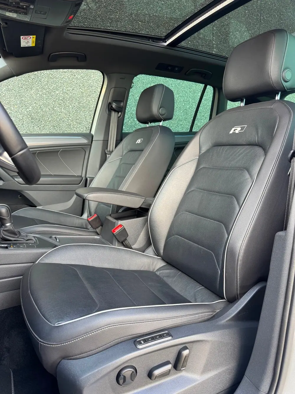 Volkswagen Tiguan 1.5 TSI 3x R-Line Pano Leder Navi Keyless uit 2019, foto 11
