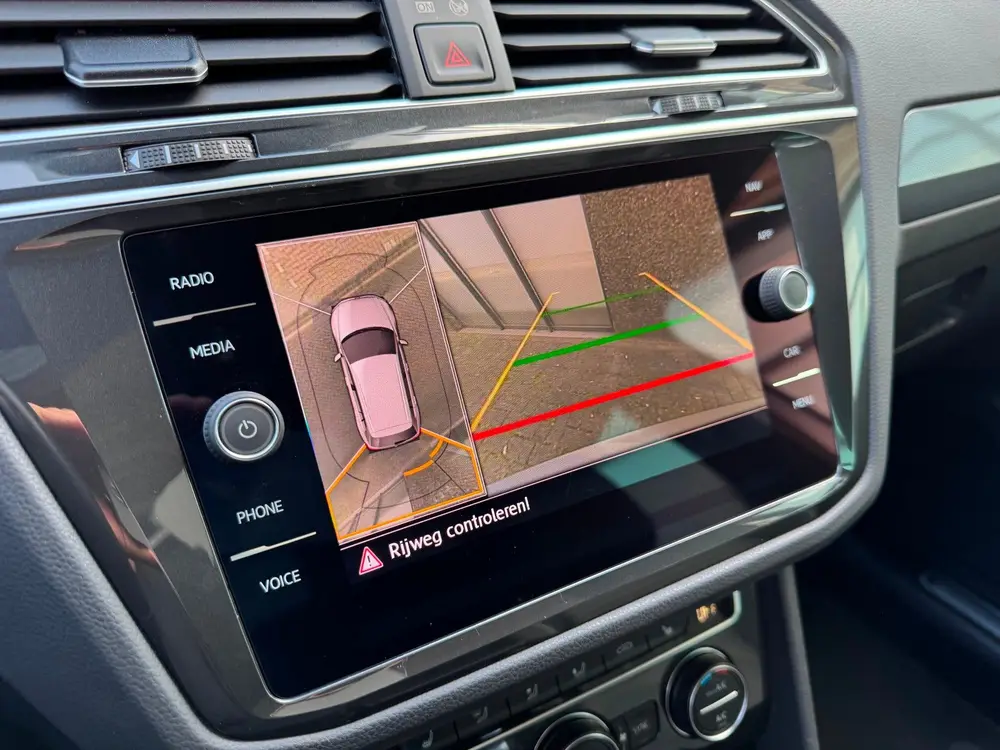 Volkswagen Tiguan 1.5 TSI 3x R-Line Pano Leder Navi Keyless uit 2019, foto 16