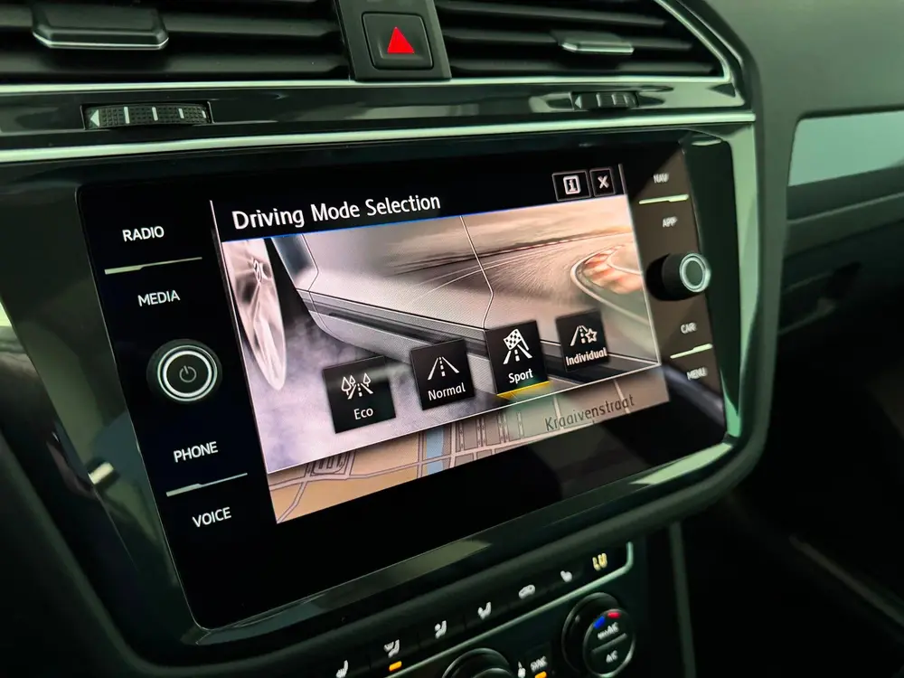 Volkswagen Tiguan 1.5 TSI 3x R-Line Pano Leder Navi Keyless uit 2019, foto 18