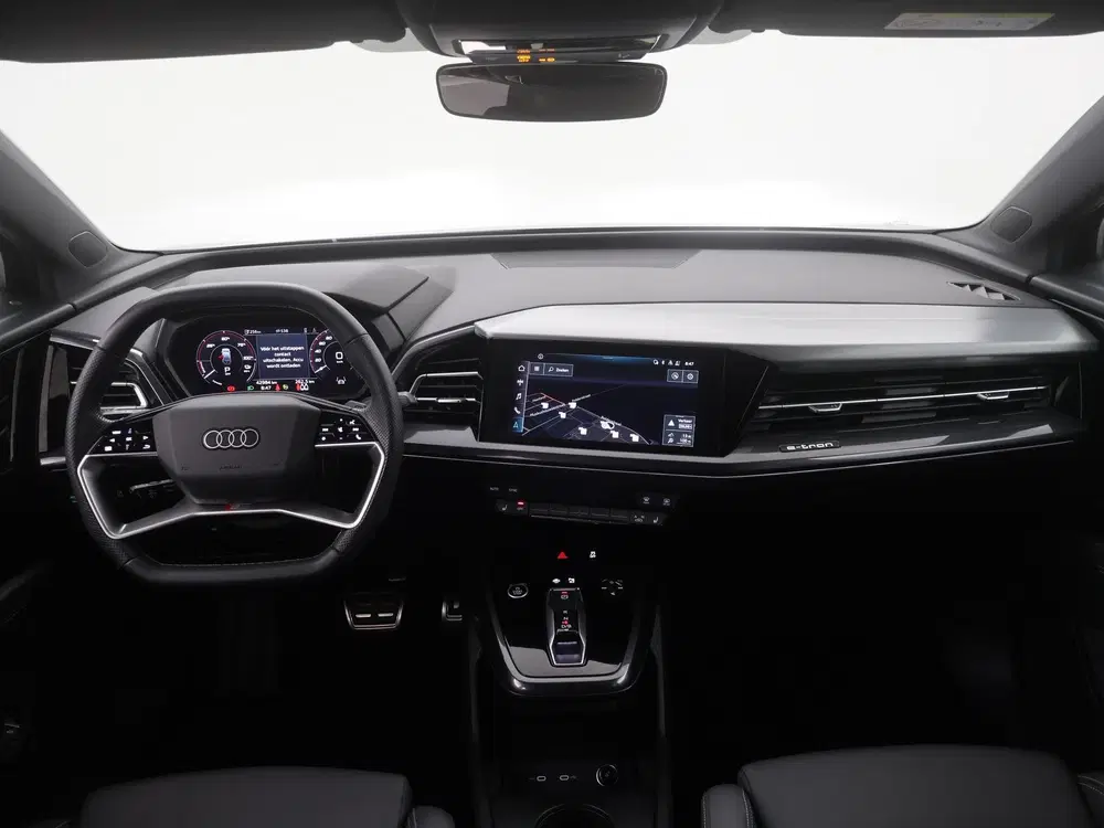 Audi Q4 e-tron 35 Advanced edition 55 kWh 2X S-LINE uit 2021, foto 2