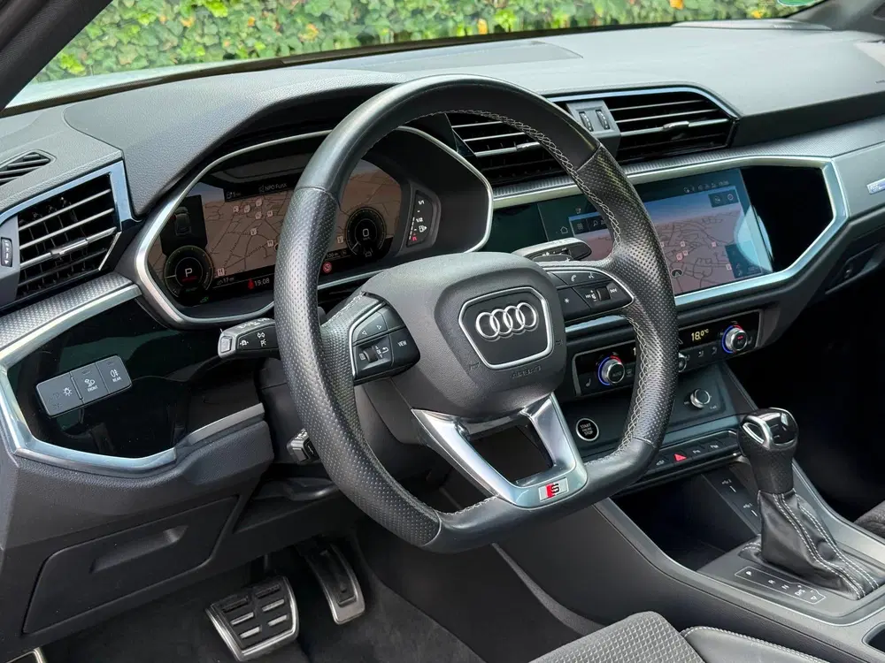Audi Q3 45 TFSI e S edition uit 2022, foto 12