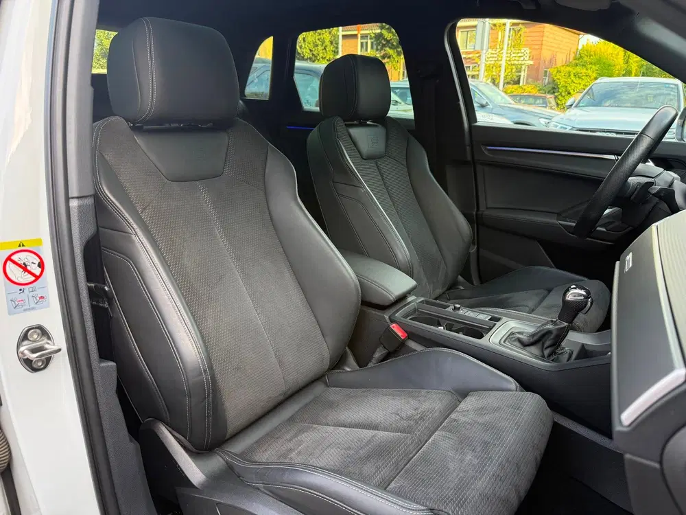 Audi Q3 45 TFSI e S edition uit 2022, foto 13