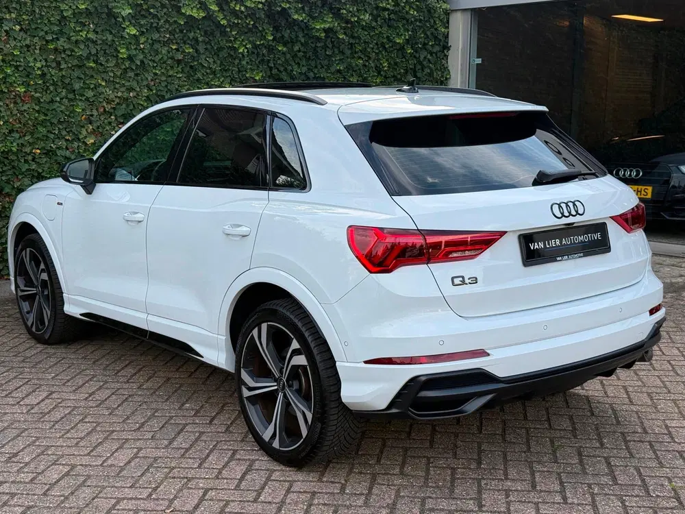 Audi Q3 45 TFSI e S edition uit 2022, foto 3