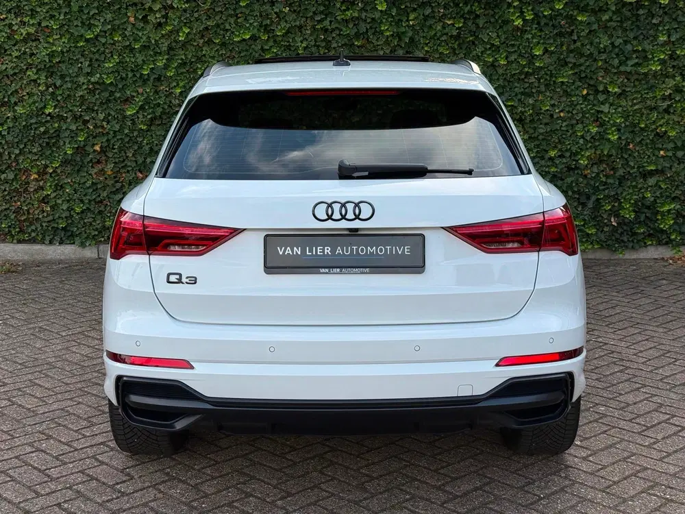 Audi Q3 45 TFSI e S edition uit 2022, foto 4