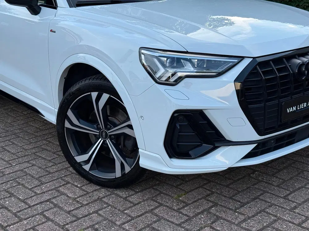 Audi Q3 45 TFSI e S edition uit 2022, foto 9