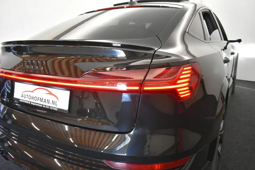 Audi e-tron S Pano uit 2022, foto 15