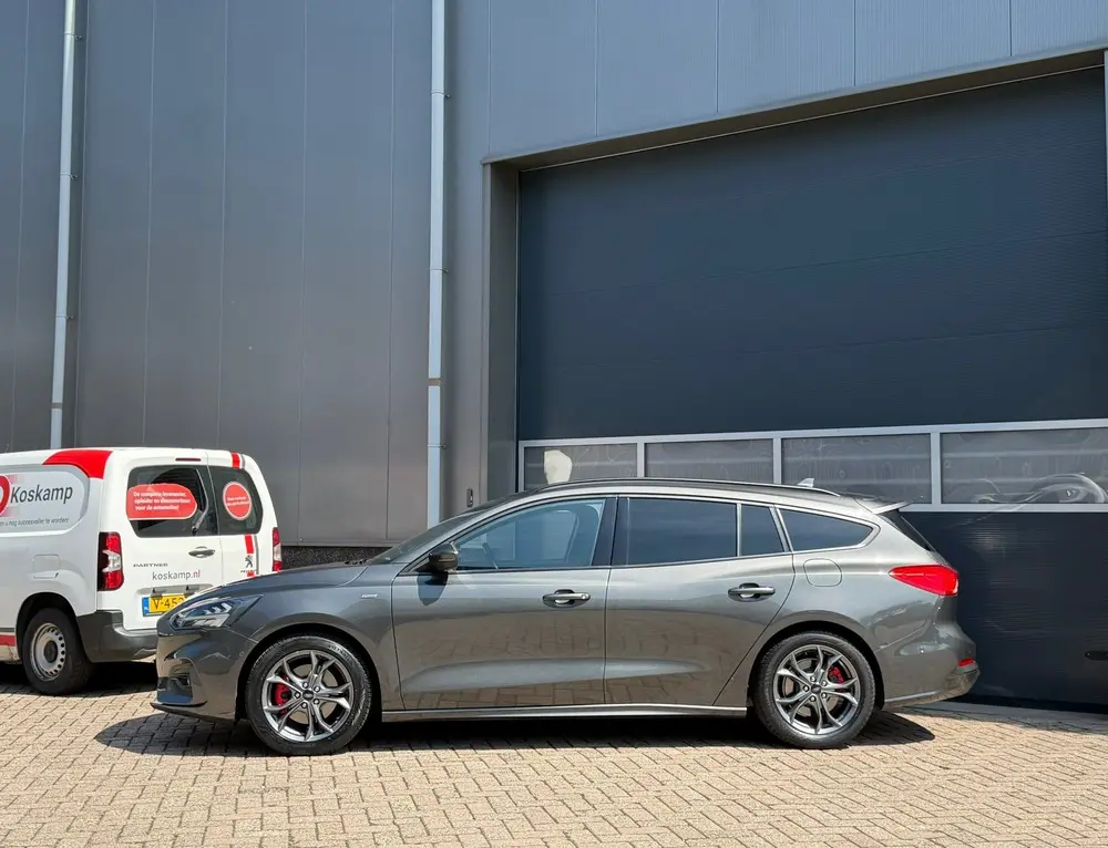 Ford Focus 1.0 Vignale ST-Line bj.2019 Camera uit 2019, foto 2