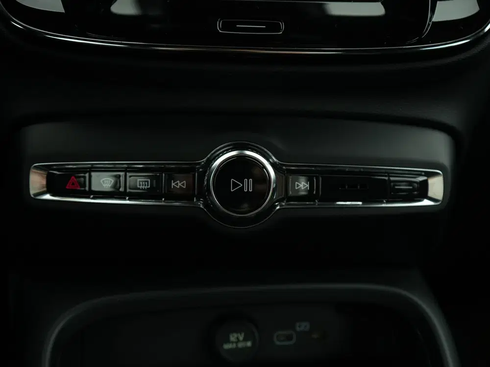 Volvo EX40 SINGLE MOTOR PLUS BLACK EDITION 70 KWH 100 uit 2025, foto 10