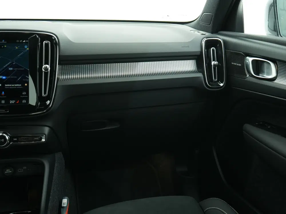 Volvo EX40 SINGLE MOTOR PLUS BLACK EDITION 70 KWH 100 uit 2025, foto 14