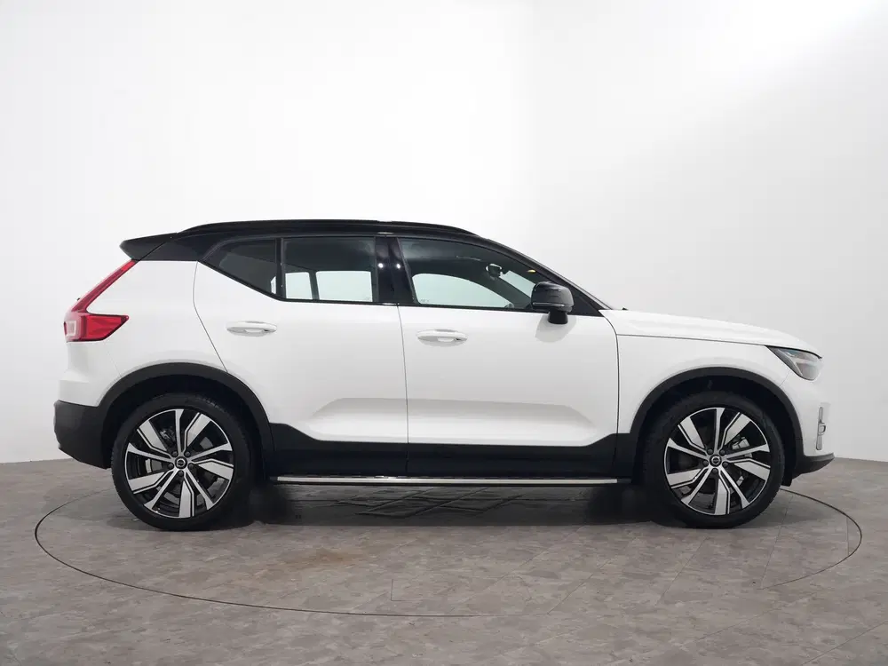 Volvo EX40 SINGLE MOTOR PLUS BLACK EDITION 70 KWH 100 uit 2025, foto 16