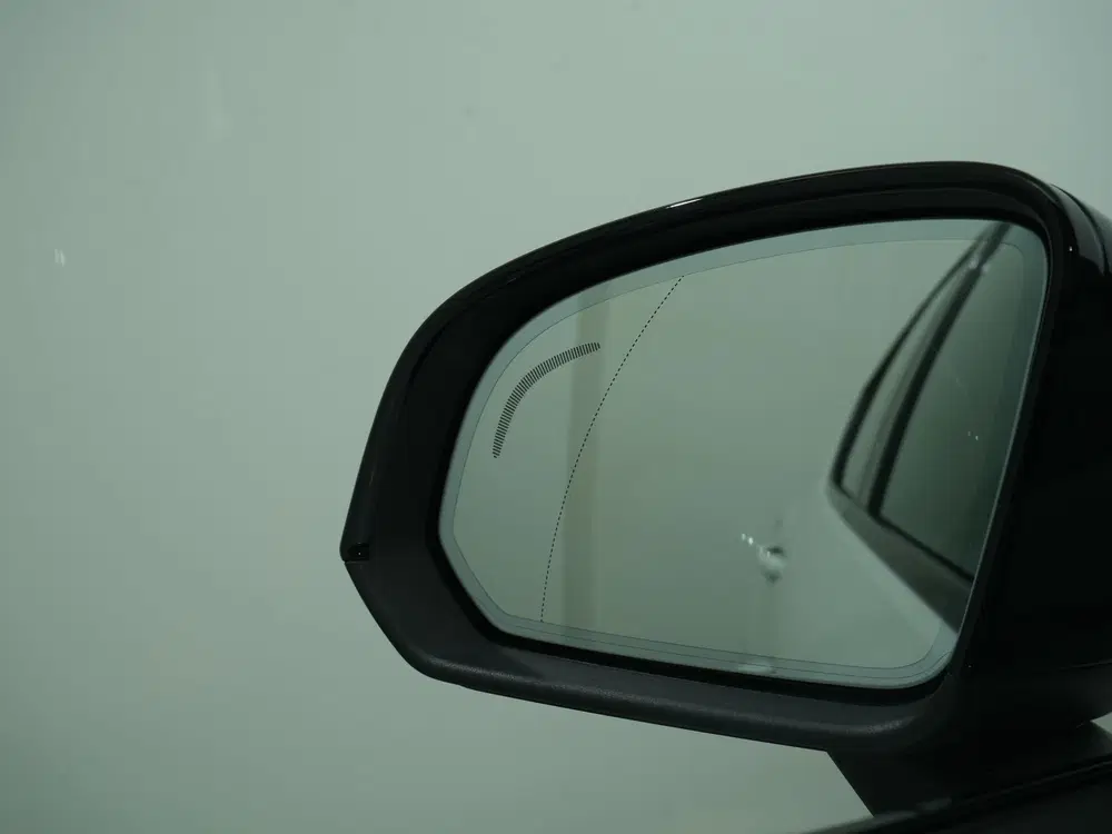 Volvo EX40 SINGLE MOTOR PLUS BLACK EDITION 70 KWH 100 uit 2025, foto 18