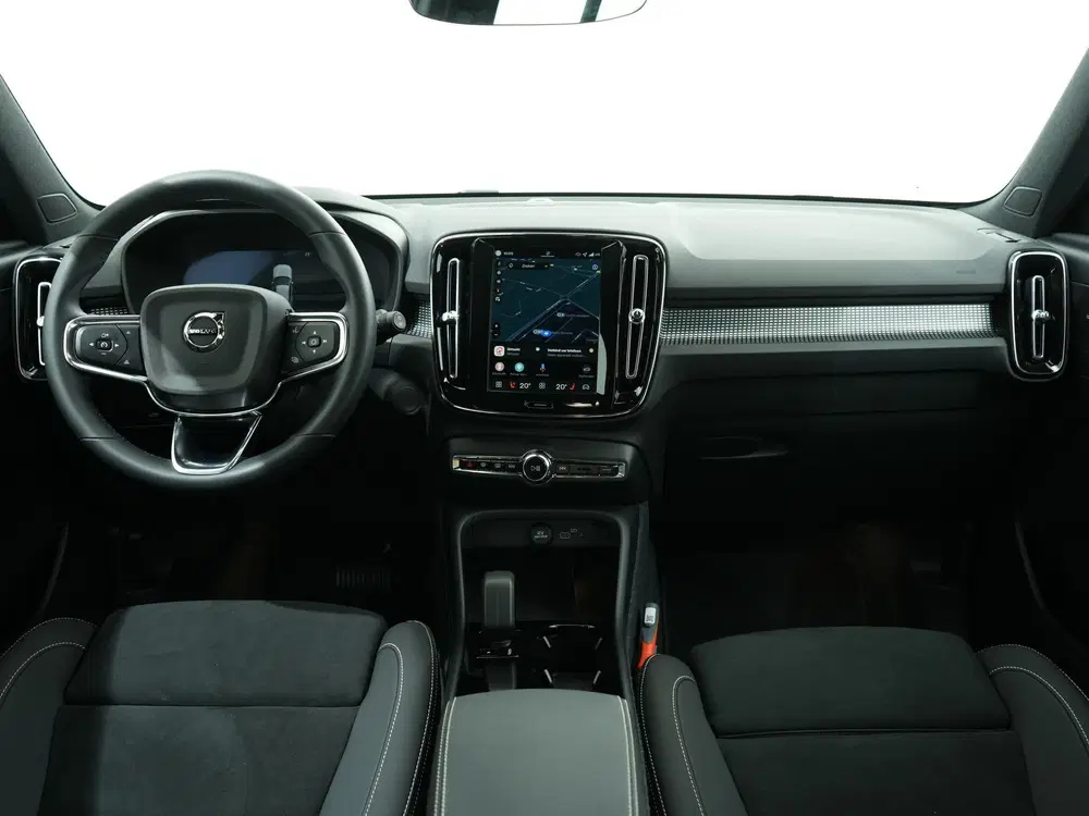 Volvo EX40 SINGLE MOTOR PLUS BLACK EDITION 70 KWH 100 uit 2025, foto 2