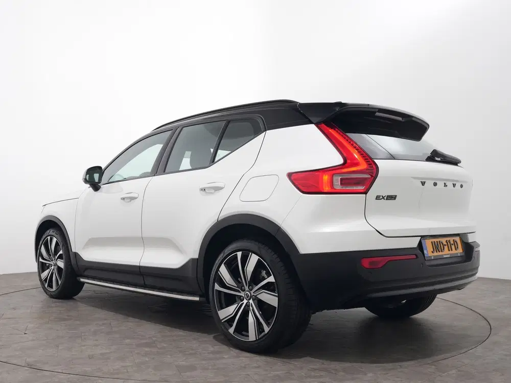 Volvo EX40 SINGLE MOTOR PLUS BLACK EDITION 70 KWH 100 uit 2025, foto 3