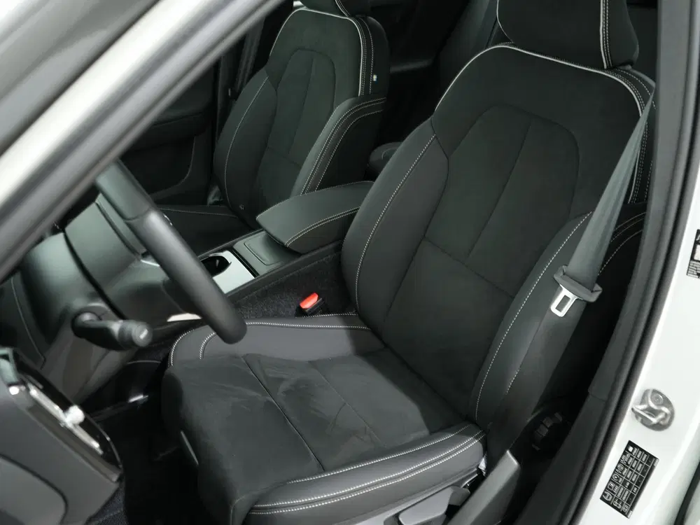 Volvo EX40 SINGLE MOTOR PLUS BLACK EDITION 70 KWH 100 uit 2025, foto 4
